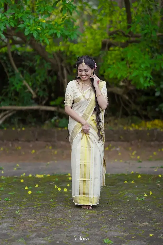 Elegant bridal saree draping by Jinu in Guruvayur and Palakkad